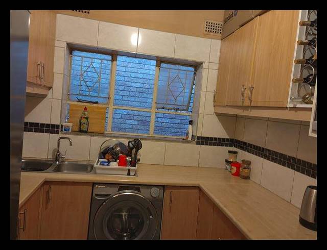 2 BEDROOM APARTMENT FOR SALE IN KEMPTON PARK CENTRAL